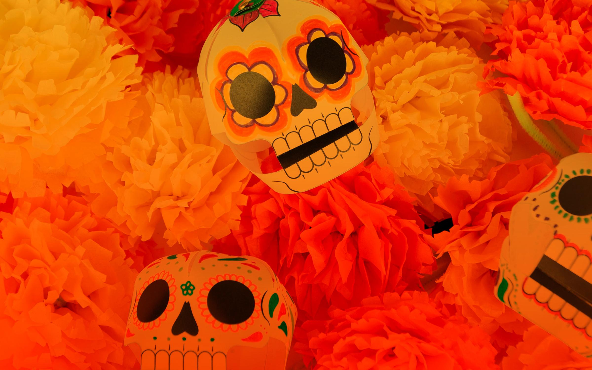 Dia de los Muertos Celebration paper skulls